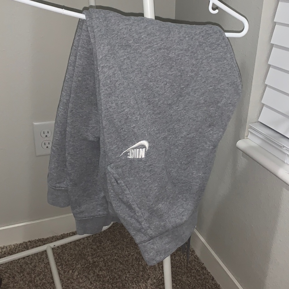 GREY NIKE JOGGERS